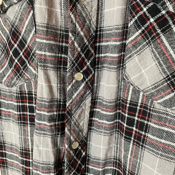 Wrangler Wrancher Red Black Grey and White Plaid Flannel‎ with Pearl Snaps Large - Picture 4 of 6